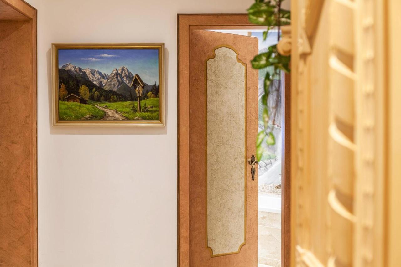 Ferienwohnung Waldruhe ガルミッシュ・パルテンキルヒェン エクステリア 写真