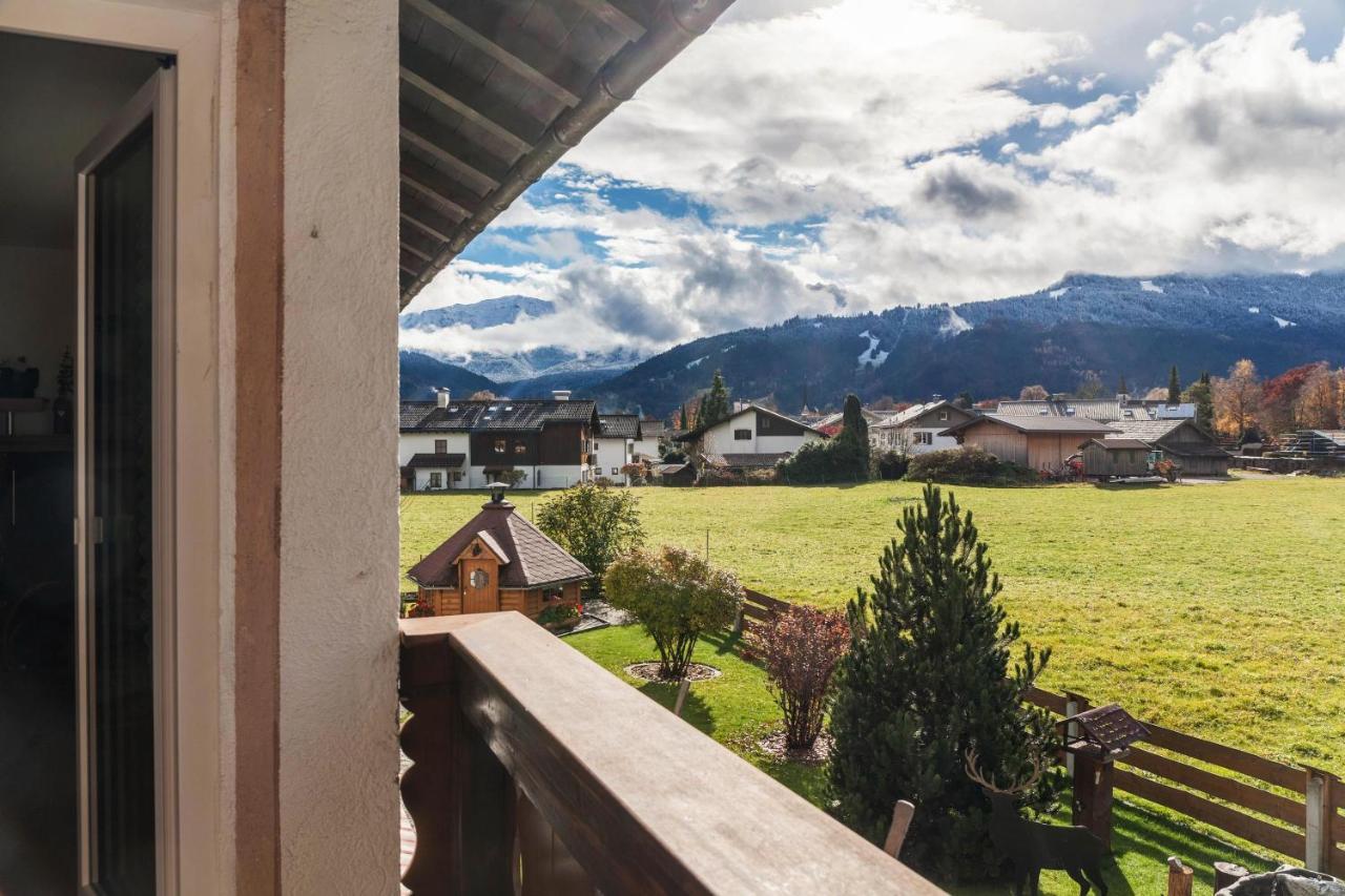 Ferienwohnung Waldruhe ガルミッシュ・パルテンキルヒェン エクステリア 写真